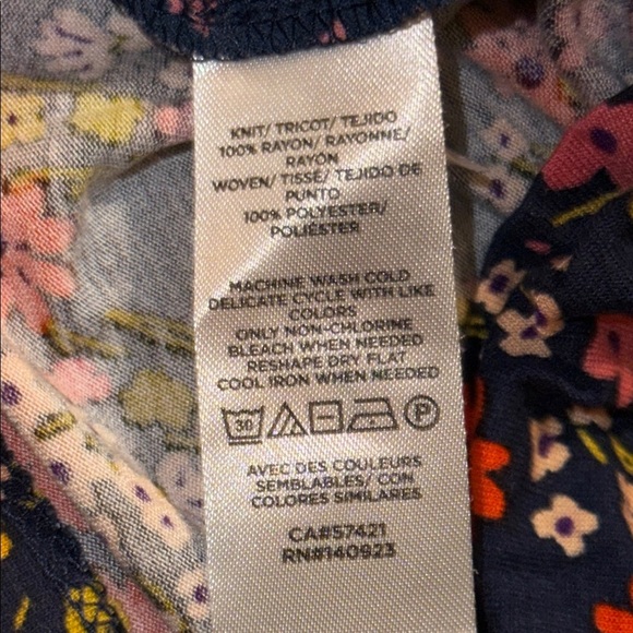 🌹Loft Navy Floral Sleeveless Blouse - Picture 6 of 6